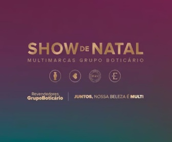 Imagem promocional da Promoção Show de Natal 2024 do Boticário, destacando os prêmios como um pacote de viagem para visitar a fábrica do Boticário e kits de Natal recheados de produtos das marcas do grupo. A imagem chama a atenção dos revendedores para participarem e concorrerem aos prêmios ao compartilharem suas histórias de sucesso na venda direta.