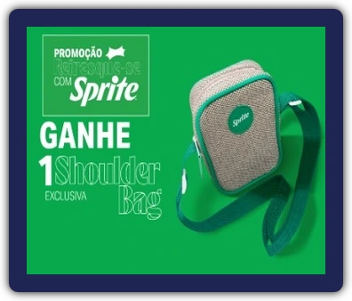 Imagem de um consumidor recebendo uma Shoulder Bag exclusiva da promoção "Refresque-se com Sprite" ao trocar a nota fiscal de compra de produtos Sprite.