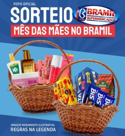 Imagem promocional do sorteio Mês das Mães 2025 do Bramil Supermercados, exibindo duas cestas com produtos variados como chocolates, cosméticos e itens de higiene pessoal. A imagem contém orientações resumidas sobre como participar do sorteio pelo Instagram.
