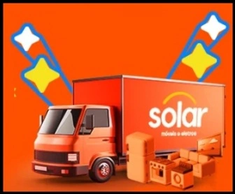 Imagem promocional da campanha de aniversário da Solar Móveis e Eletros com ilustração de um caminhão cheio de prêmios como sofá, TV, geladeira, fogão, cama box e outros móveis, destacando o texto "Concorra a um Caminhão de Prêmios – Promoção válida até 15/07/2025 no Ceará".