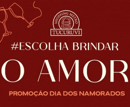 Casal brindando com frisante Donnatella em um piquenique romântico nos vinhedos da Vinícola Góes, parte da promoção de Dia dos Namorados 2025 do Shopping Metrô Tucuruvi.
