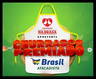 Arte promocional da campanha Churrasco Premiado Perdigão Na Brasa e Brasil Atacadista com destaque para o nome da ação em avental de churrasqueiro.