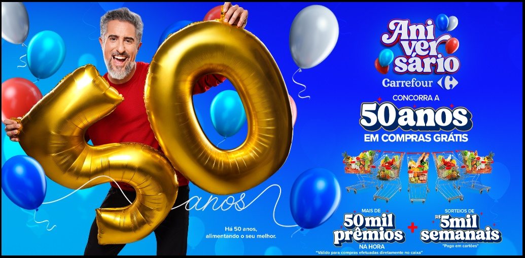 Arte promocional do Aniversário Carrefour 50 anos, destacando a chance de ganhar 50 anos de compras grátis no valor de R$480.000,00, além de mais de 50 mil vale-compras instantâneos e sorteios semanais de R$5.000,00. O layout utiliza cores vibrantes e elementos festivos para celebrar o meio século da marca no Brasil, com destaque para o período da promoção de 11/09/2025 a 30/10/2025 e a chamada para o site oficial www.aniversariocarrefour50anos.com.br.