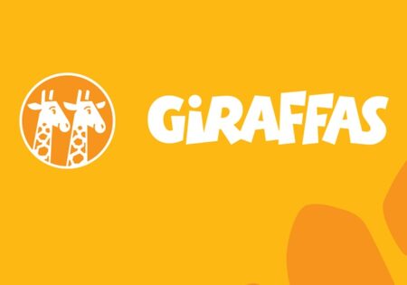 Imagem da campanha do Giraffas com girafas em versão criada por inteligência artificial representando chefs de cozinha e destacando a mensagem sobre comida feita na hora.