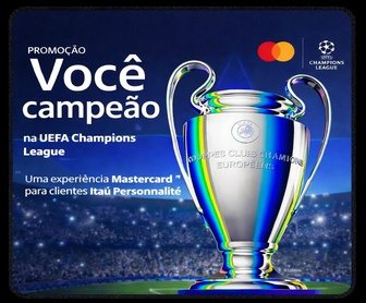 Logotipo da Promoção Você Campeão na UEFA Champions League 2026 ao lado dos cartões Itaú Personnalité Mastercard Black, com o estádio da final ao fundo e o troféu da Champions League em destaque.