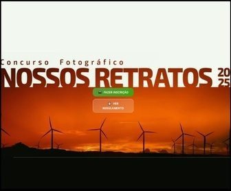 Foto ilustrativa da promoção “Nossos Retratos 2025” da Sicredi, com paisagens do Nordeste ao fundo, câmera fotográfica em destaque e informações sobre prêmios tecnológicos para os participantes do concurso fotográfico.