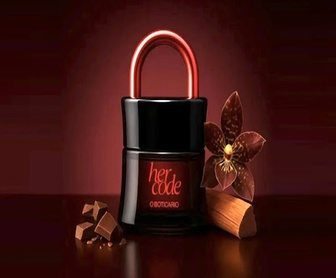 Miniatura grátis do perfume Her Code Clímax do O Boticário em versão 10 ml, fragrância amadeirada gourmand com chocolate noir e orquídea chocolate, disponível em promoção nacional.
