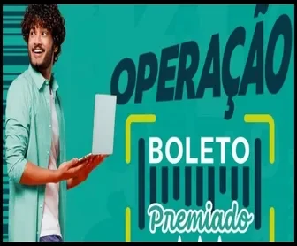 Homem sorridente segurando notebook ao lado do título "Operação Boleto Premiado" da campanha da Sicoob Crediguaçu.