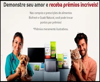 Veterinária segurando cachorro e tutor com gato ao lado de prêmios e rações Biofresh e Guabi Natural na promoção Amo Pets 2025.