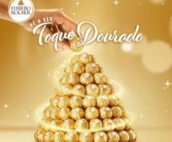 Imagem da promoção Ferrero Rocher Toque Dourado, com tema sofisticado e tons dourados que remetem ao prêmio principal, uma viagem para a Itália. O destaque da imagem é o bombom Ferrero Rocher, símbolo de requinte e tradição, posicionado ao lado do slogan da promoção, incentivando a participação.