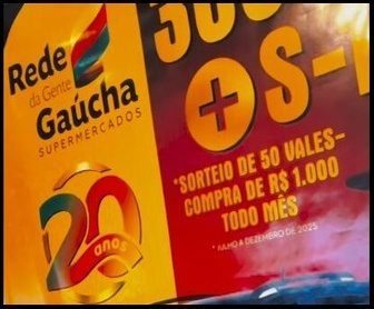 Banner da promoção de 20 anos da Rede Gaúcha Supermercados, com destaque para o sorteio de uma Chevrolet S-10 e 300 vales-compra de R$1.000,00. Inclui datas, chamada para participar e logotipo da rede.
