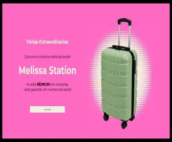 Promoção Férias Extraordinárias Melissa Station com mala de bordo exclusiva em destaque